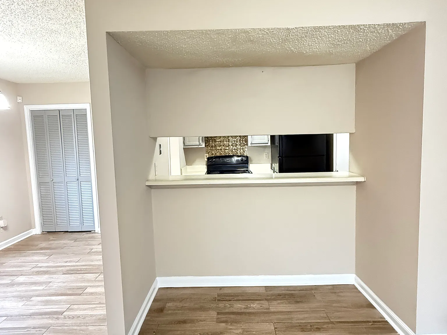 155 Marilyn Dr — Photo 3