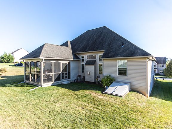 3rd image of 671 Monarch Dr