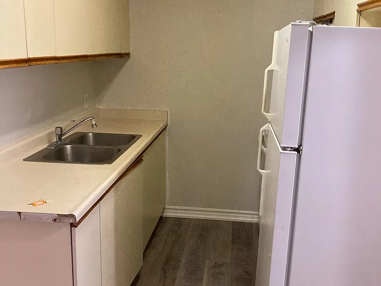 14 Frank St #5 — Photo 4