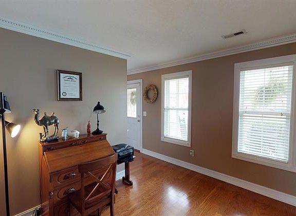 4th image of 1101 Paxton Dr
