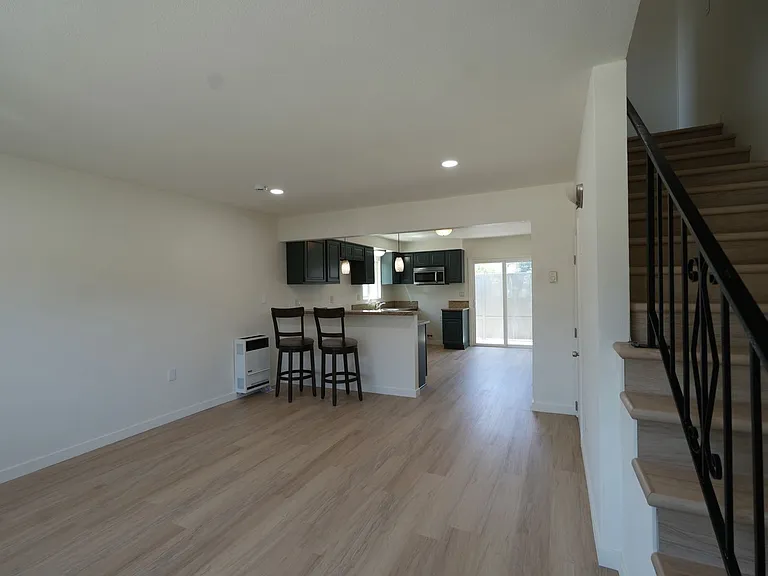 2828 E 70th St — Photo 3