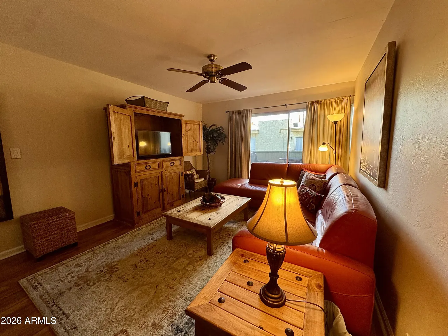 1 bed, 1.0 bath, 702 sqft, $1,899 — Photo 2
