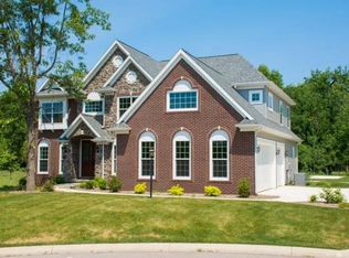2330 Darnell Lake Dr, Mishawaka, IN 46545