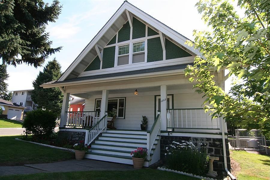 2nd image of 1203 S Oak St