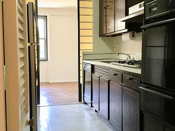4th image of 555 Kappock St APT 5E