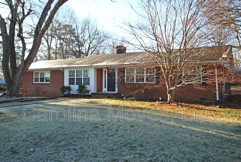 16 Ashwood Ave — Photo 2