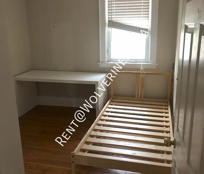 251 Lester St #206 — Photo 8