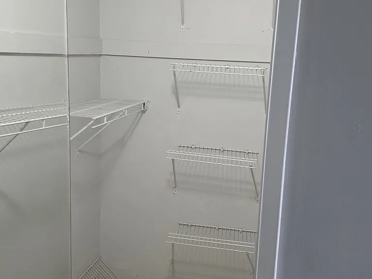 950 Hillcrest Dr #512 — Photo 6