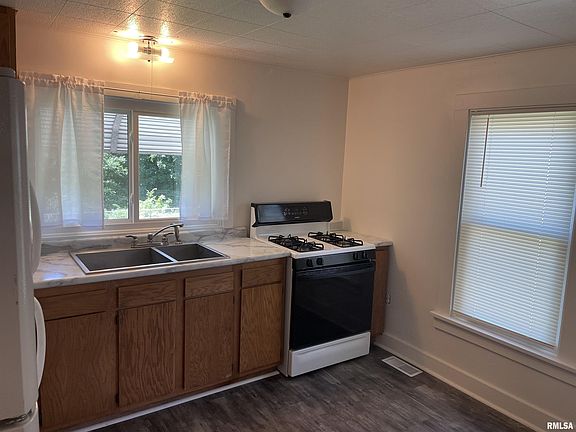 4th image of 619 S Maxwell Ct