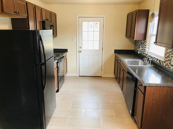 5th image of 1900 Oak Hill Ln