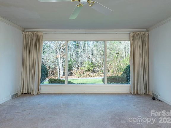 2nd image of 330 S Lakewood Cir
