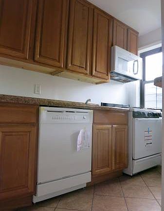 4th image of 2015 24th St APT 3C