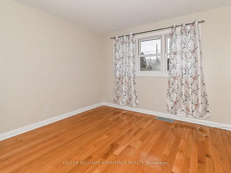 936 Somerville St — Photo 13