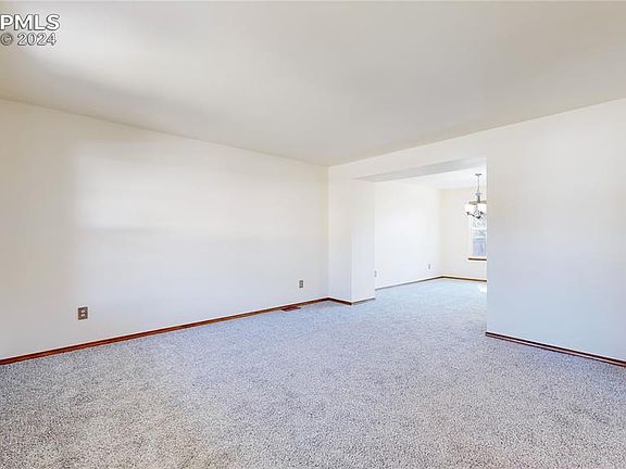 5th image of 1361 Canoe Creek Dr