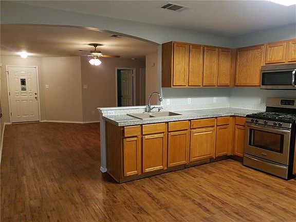 3rd image of 221 Fall Creek Dr