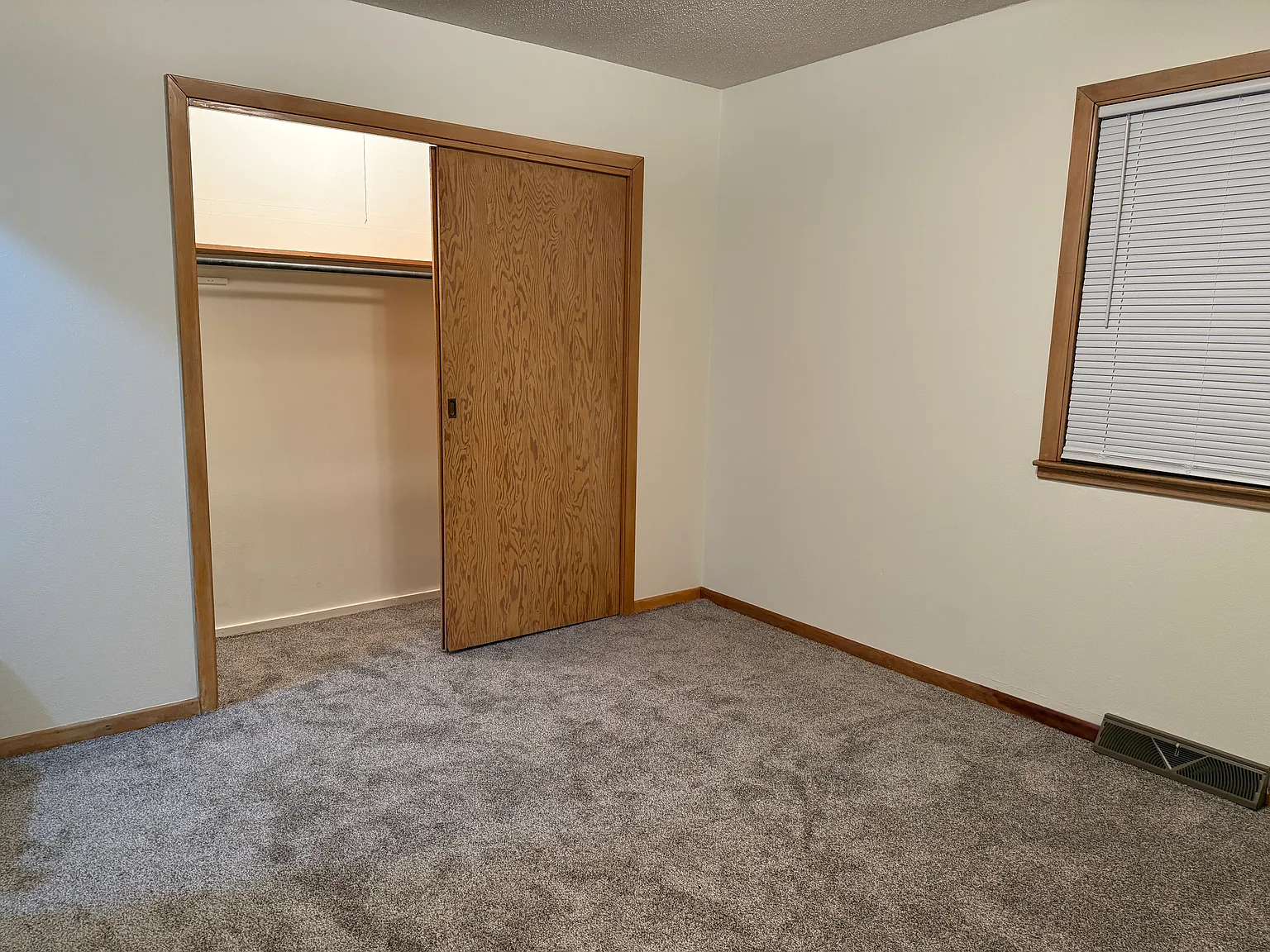 3 bed, 1428 sqft, $1,300 — Photo 2