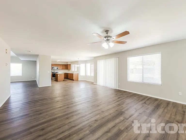 16191 N 157th Dr — Photo 3
