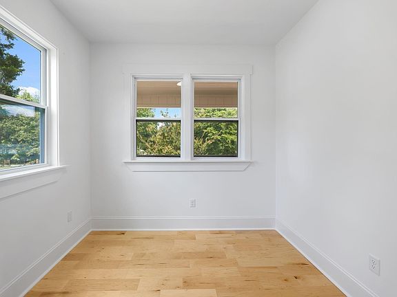 4th image of 917 2nd Ave