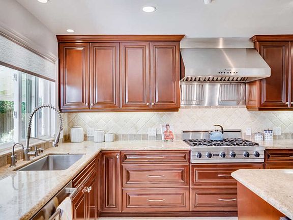 5th image of 4271 Bloomfield Dr
