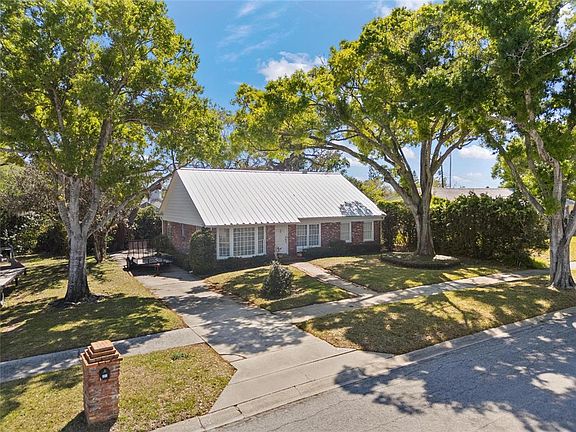 2nd image of 502 Hillcrest Ave