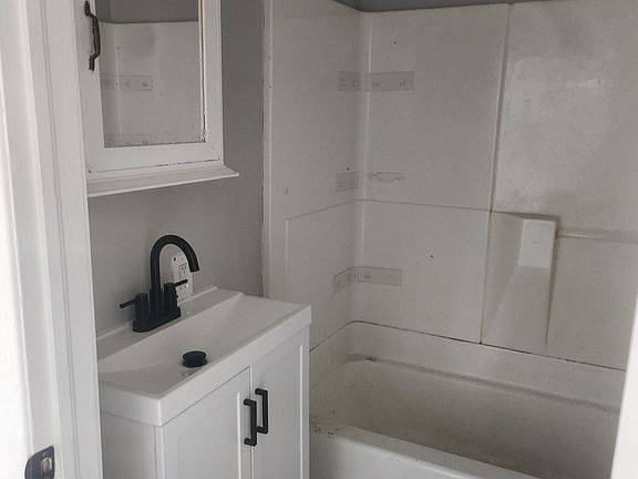 4th image of 1119 S Washington Ave