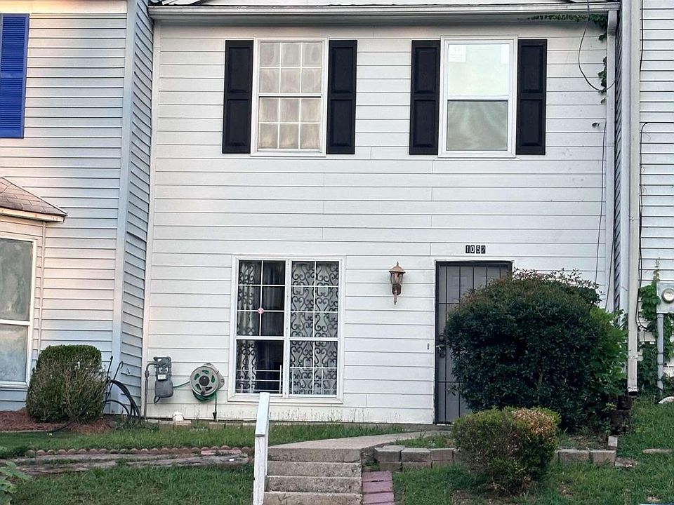1st image of 1052 Huntington Trce SE