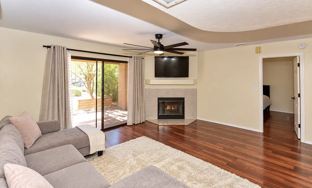 2 bed, 2.0 bath, 920 sqft, $2,000 — Photo 3