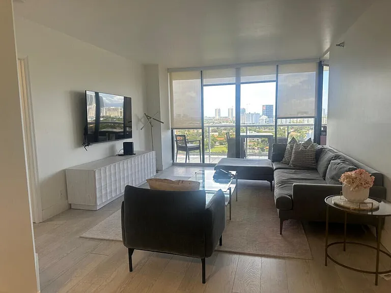 3640 Yacht Club Dr #1403 — Photo 3