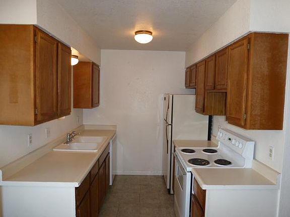 3rd image of 12 Pineridge Ct