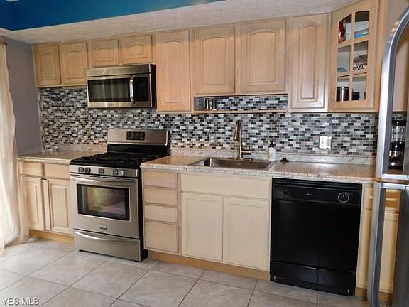2nd image of 9592 Fernwood Dr