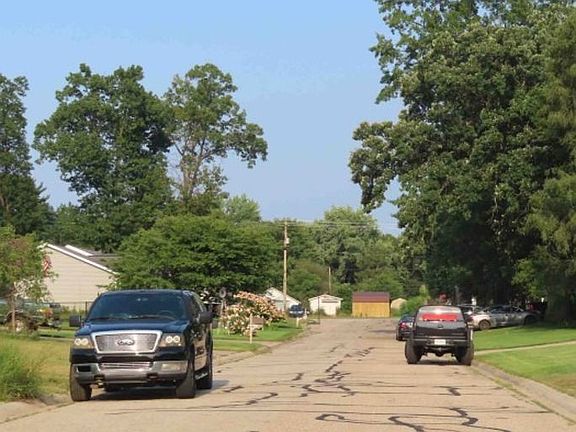 Exterior Neighborhood (street photo)