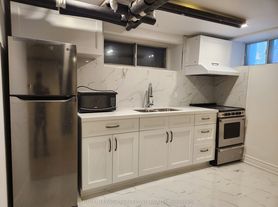 61 Madison Ave, Toronto, ON