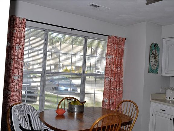 3rd image of 1885 Abbotsbury Way