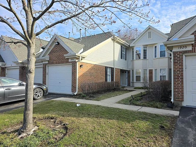 1914 Quaker Hollow Ln — Photo 1