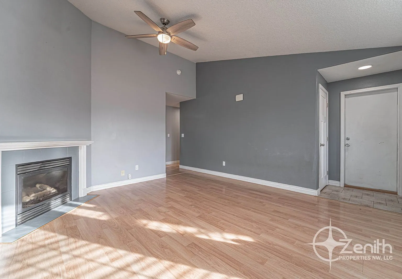 3 bed, 2.5 bath, 1259 sqft, $2,595 — Photo 4