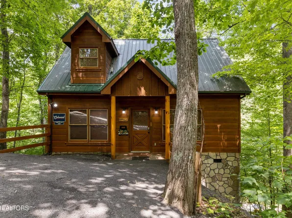 2457 N School House Gap Rd, Sevierville, TN 37876