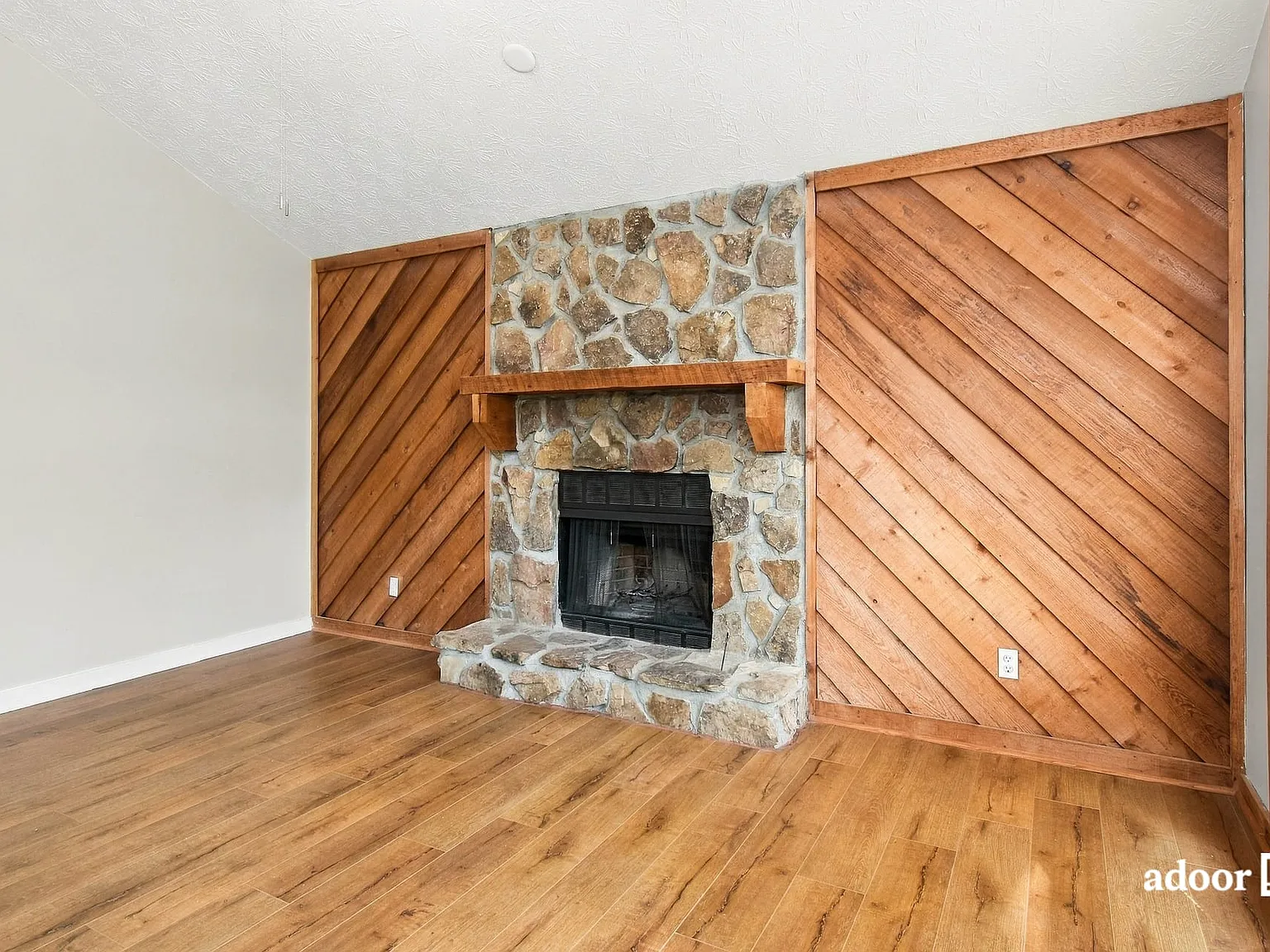 4 bed, 3.0 bath, 1724 sqft, $2,545 — Photo 4