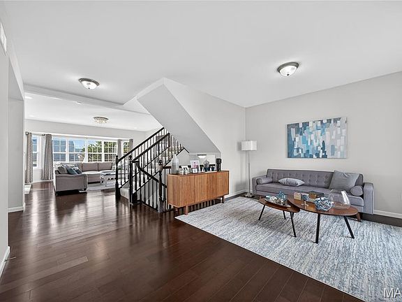 3rd image of 100 Wyndcrest Ct