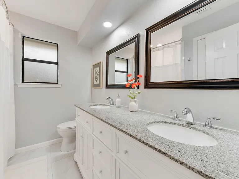 En suit #5 Bathroom