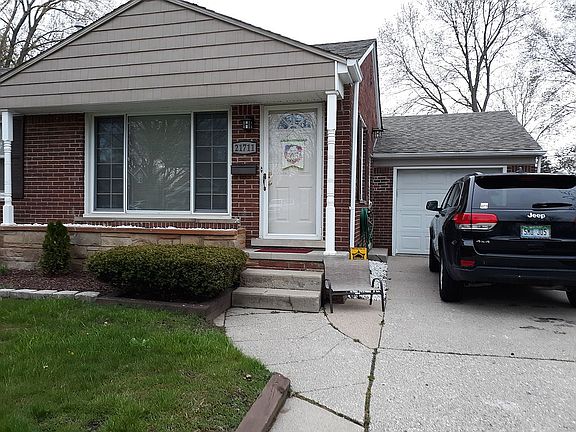 2nd image of 21711 Oconnor St