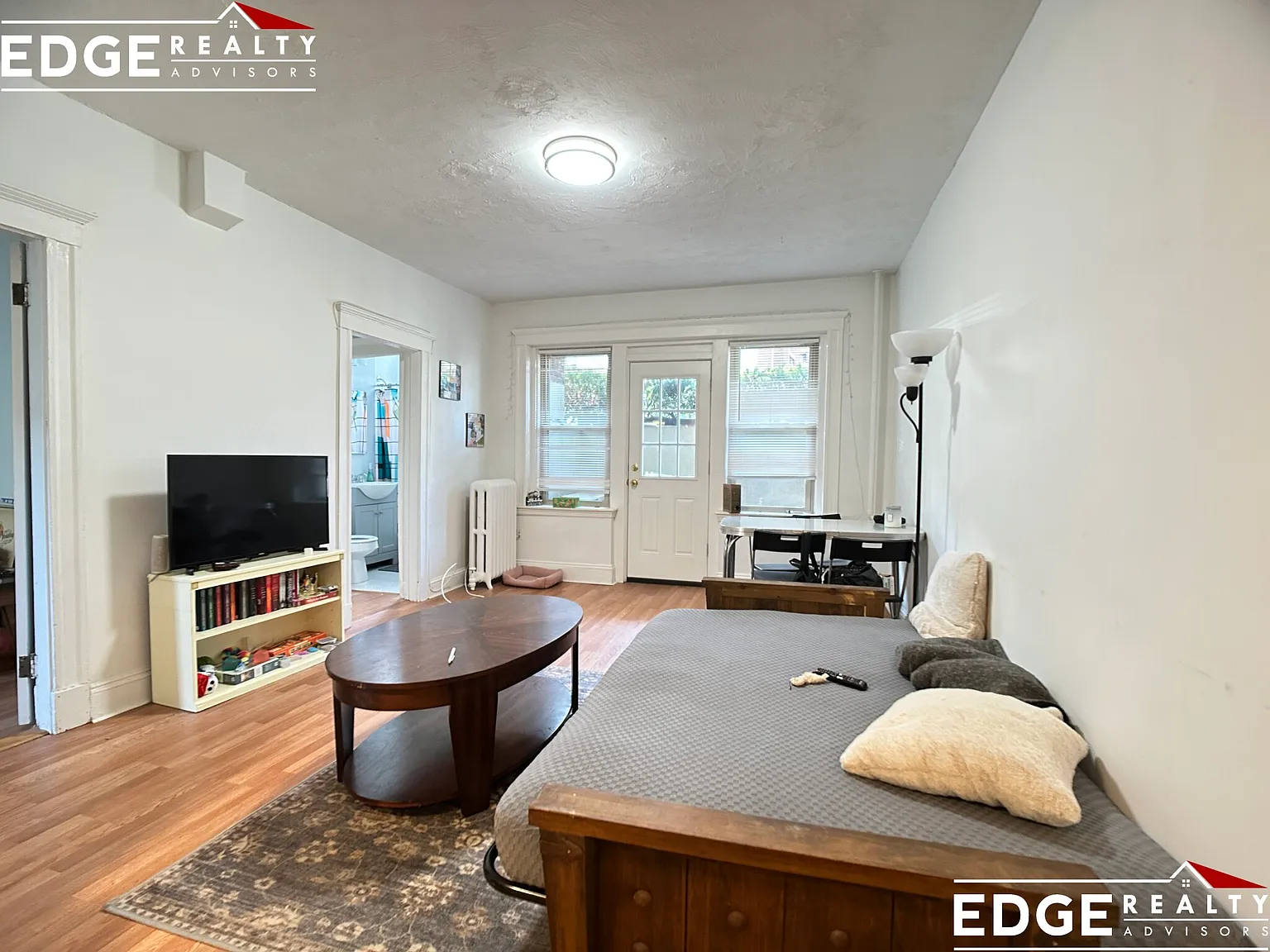 2 bed, 800 sqft, $3,200 — Photo 2