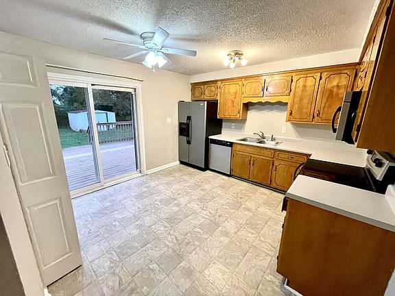 4th image of 3400 Oak Lawn Dr