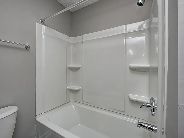 Ivy Knoll Apartments — Photo 48