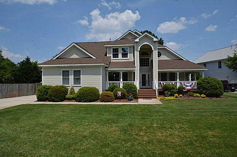 1st image of 705 Lincolnshire Ct