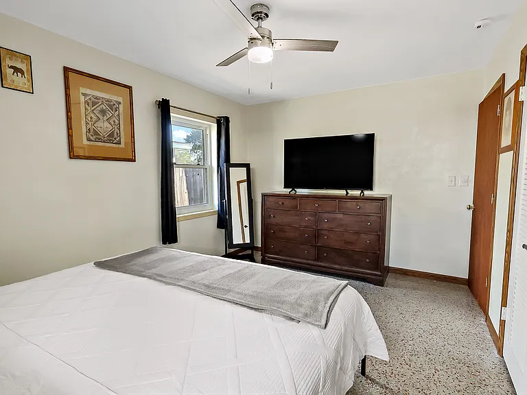 300 Tulip Ln — Photo 14