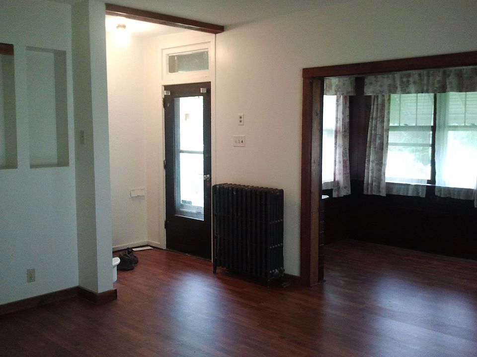 5/2013 Entry, Living room