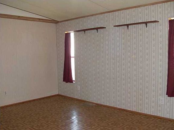 4th image of 548 Country Ridge Rd