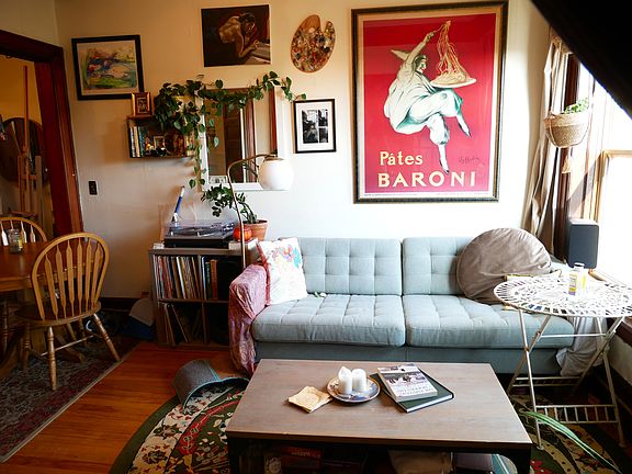 3rd image of 902 W Franklin Ave #11