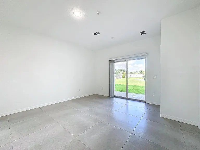 1748 Barton Towne Cir — Photo 22
