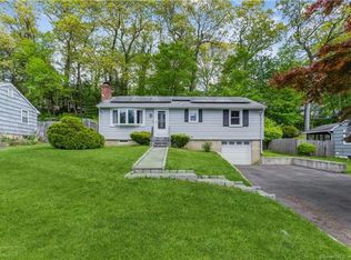 22 Cobblers Ln, Norwalk, CT 06851